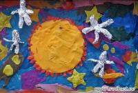 В открытом космосе. Рисунки о космосе