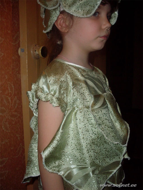 Платье можно дополнить