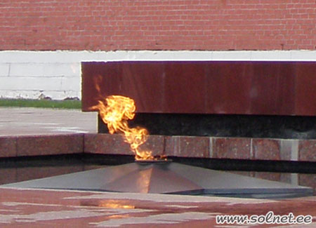 Почетный караул у Вечного огня