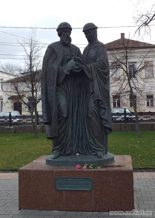 Памятник Петру и Февронии, город Тула