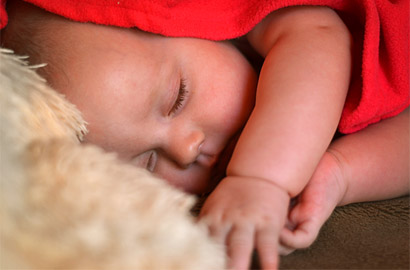 О чем может рассказать поза спящего ребенка