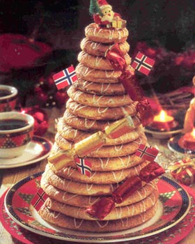 Fotol: Kransekake- üks traditsioonilistest jõulukookidest.